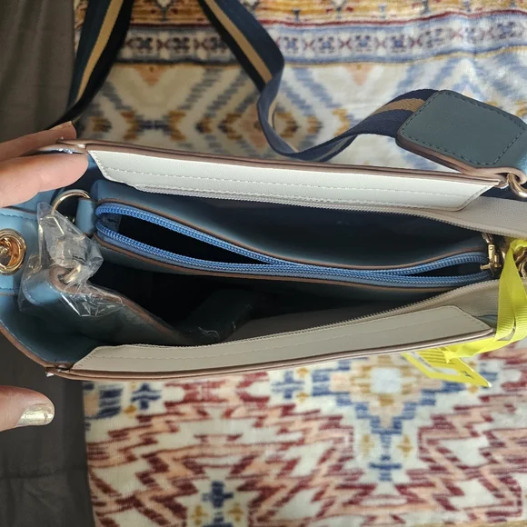 WRANGLER Like New Colorblock Cross Body 2-in-1Leather Purse/Bag Blue/white (348) - Picture 14 of 16